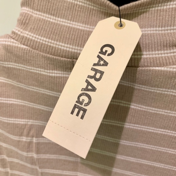 Cute crop top with tag on - Picture 2 of 2